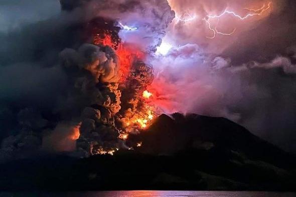إندونيسيا تطلق أعلى مستوى من الإنذار بسبب ثوران بركان "روانج "