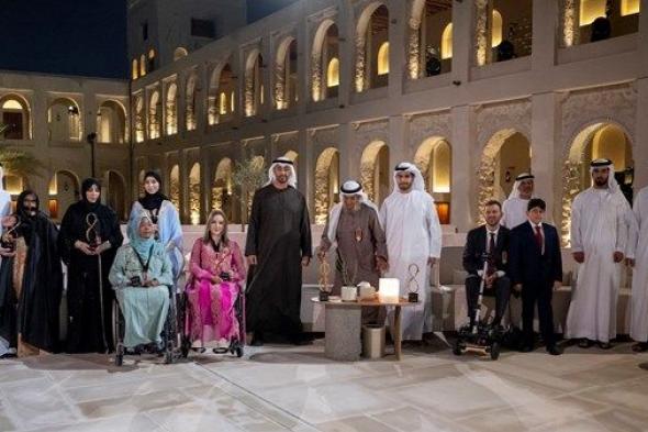 رئيس الدولة يكرّم ثماني شخصيات بـ"جائزة أبوظبي" في دورتها الحادية عشرة