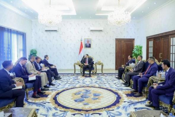 رئيس الوزراء الدكتور احمد عوض بن مبارك يستقبل في عدن نائب المبعوث الاممي الى اليمن