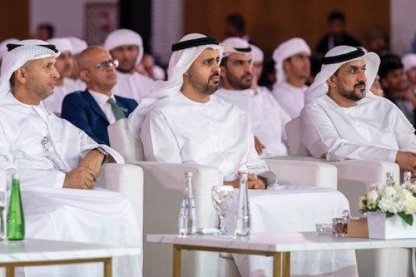 ذياب بن محمد بن زايد يشهد فعاليات "منتدى القادة للتعليم التقني والمهني"