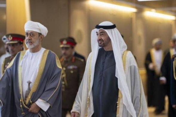 سلطان عمان ورئيس الإمارات يدعوان لحل الخلافات دبلوماسيا