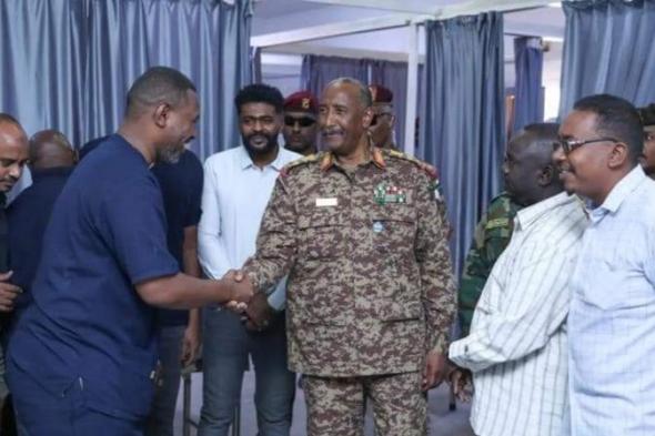 رئيس مجلس السيادة القائد العام للقوات المسلحة يتفقد مستشفى الجكيكة بالمتمة
