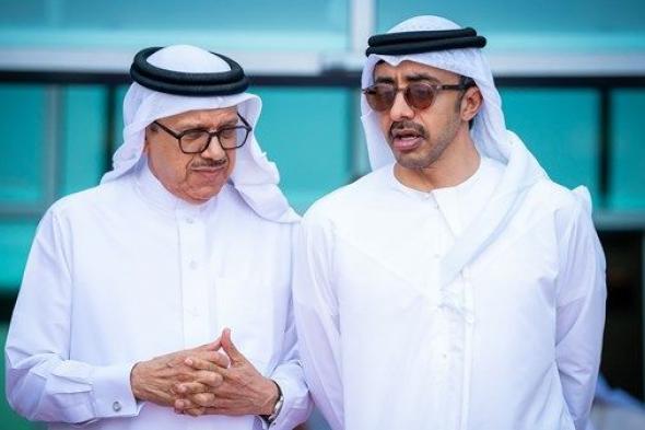 عبدالله بن زايد يستقبل وزير خارجية البحرين ويبحثان العلاقات الأخوية بين البلدين