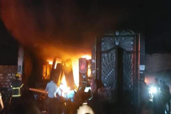 بالصور- حريق هائل يلتهم مخزن أجهزة كهربائية بمدينة ملوي جنوب المنيا