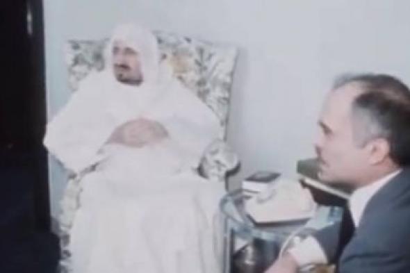 تراند اليوم : شاهد.. فيديو نادر للملك خالد من مستشفى ويلينغتون في لندن أثناء استقباله ملك الأردن