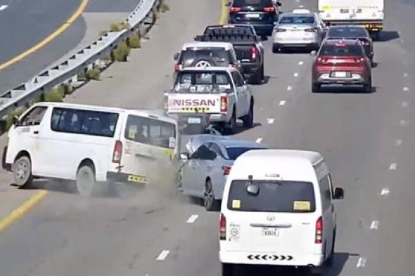شرطة أبوظبي تبث فيديو لحوادث حقيقية بسبب الانشغال بغير الطريق