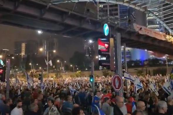 عاجل.. تظاهر آلاف الإسرائيليين في تل أبيب لإجراء صفقة تبادل للأسرى