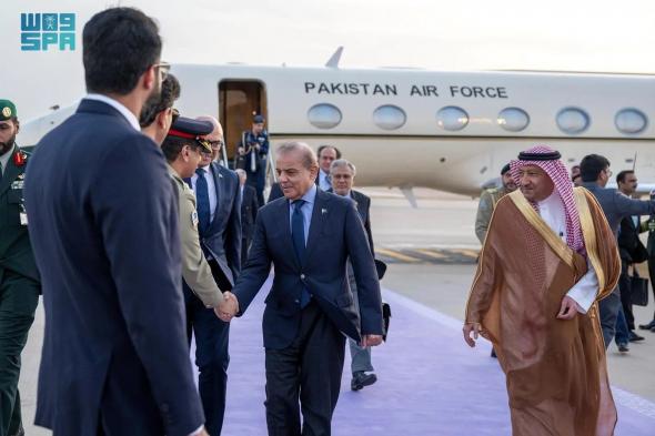 السعودية | رئيس وزراء باكستان يصل الرياض
