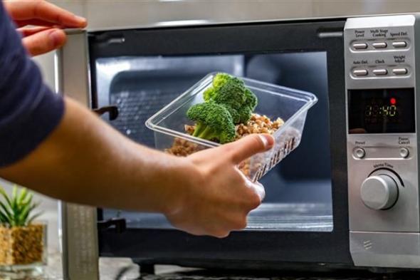 دراسة: تكشف سموم خفية في مطبخك وحاويات الأطعمة البلاستيكية تُهدد صحتك