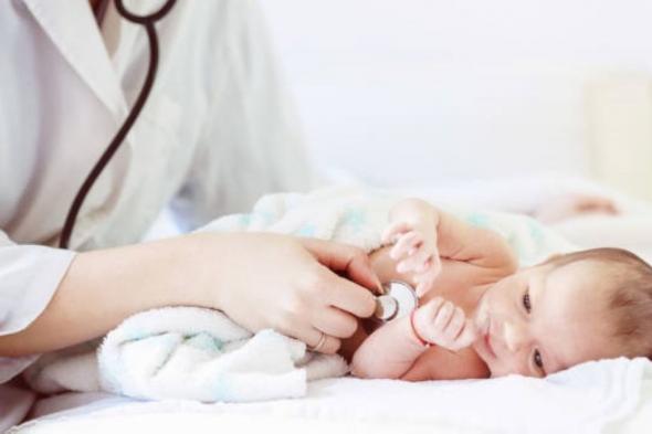 "الصحة" تلزم المستشفيات الخاصة بالفحص المبكر للمواليد