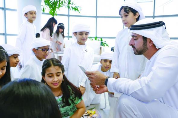 الامارات | حمدان بن محمد يلتقي أطفالاً شاركوا  في تنظيف «فرجان دبي» من آثار «الهدير»