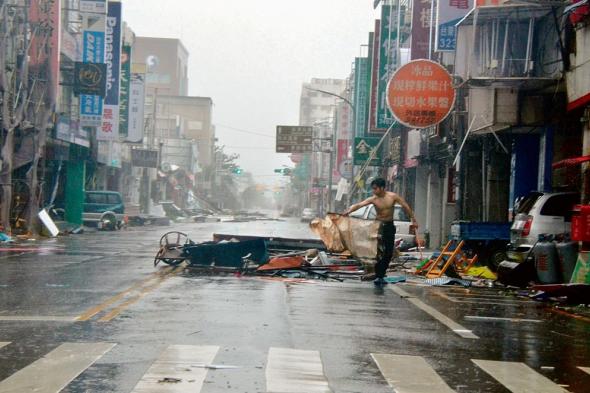إعصار قوي يضرب الصين.. ومصرع وإصابة 38 شخصًا