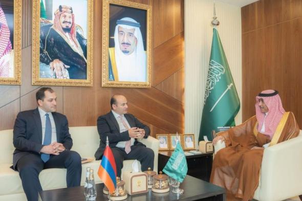 السعودية | وزير الإعلام يستقبل وزير العمل والشؤون الاجتماعية الأرميني