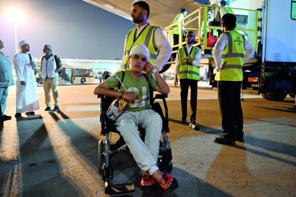 الامارات | الإمارات تستقبل الدفعة الـ 16 من الأطفال الفلسطينيين الجرحى ومرضى السرطان