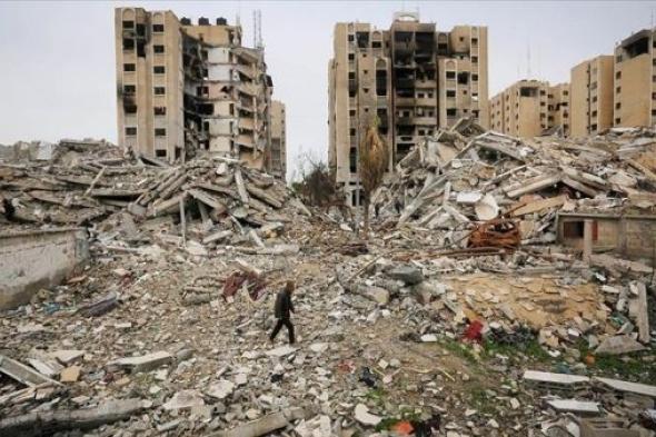 عشرات الشهداء بقصف الاحتلال لمنازل غزة وتحذيرات من تراكم القذائف والمخلفات المتفجرة