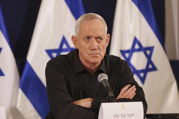 ثالث وزير إسرائيلي خلال أيام.. بيني جانتس يتعرض لحادث.. وأنباء عن إصابته بكسر في قدمه