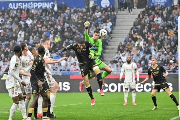 خسارة موناكو تمنح باريس سان جيرمان لقب الدوري الفرنسي