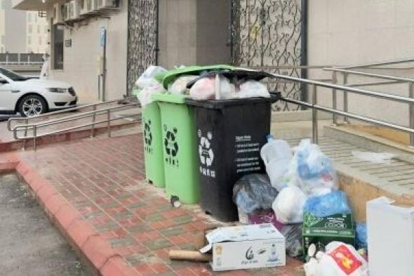 تراند اليوم : شاهد.. صورة متداولة لنفايات متراكمة وتشوه بصري أمام مقر "بلدية شمال الرياض" تفتح عليها وابلاً من الانتقادات