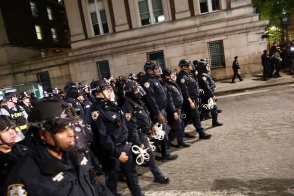 شرطة نيويورك تدخل حرم جامعة كولومبيا وسط احتجاجات