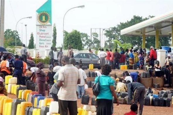 غضب في نيجيريا بسبب أزمة الوقود