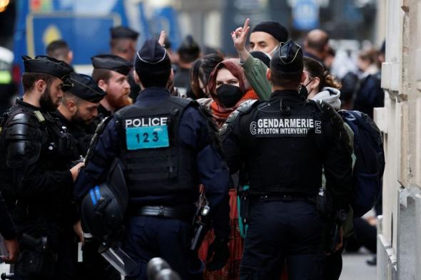 الشرطة الفرنسية تفض اعتصامًا طلابيًا بجامعة "سيانس بو" في باريس