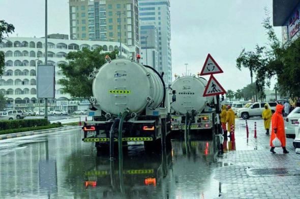 الامارات | بلدية الفجيرة تستجيب لبلاغات الأمطار الطارئة  في وقت قياسي