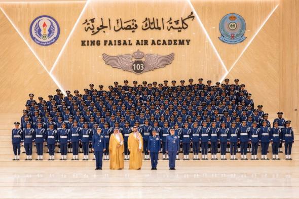 وزير الدفاع يفتتح مرافق كلية الملك فيصل الجوية ويشهد تخريج الدفعة 103