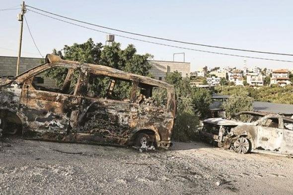 عشرات المستوطنين يهاجمون بلدة فلسطينية بالضفة