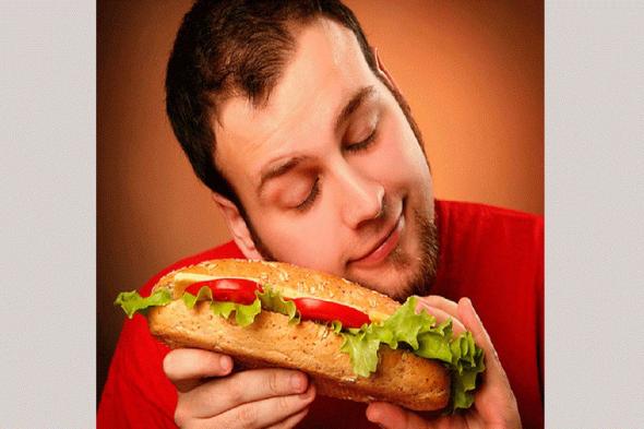 الامارات | الأكل بشراهة وبكميات كبيرة.. أعراض «إدمان الطعام» وطرق العلاج؟