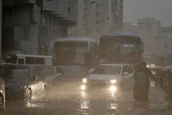 الخليج اليوم .. الأرصاد السعودية تحذر من الأمطار الرعدية والأتربة المثارة في بعض مناطق المملكة (فيديو)