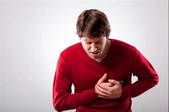 ما أعراض وأسباب الإصابة بالانزلاق الغضروفي الصدري؟