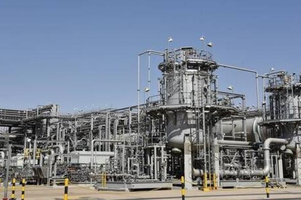 الخليج اليوم .. السعودية ترفع أسعار النفط المصدر إلى آسيا للشهر الثالث على التوالي