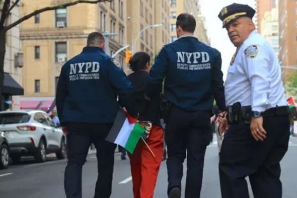 القبض على متظاهرين داعمين للقضية الفلسطينية خارج حفل "ميت جالا" في نيويورك