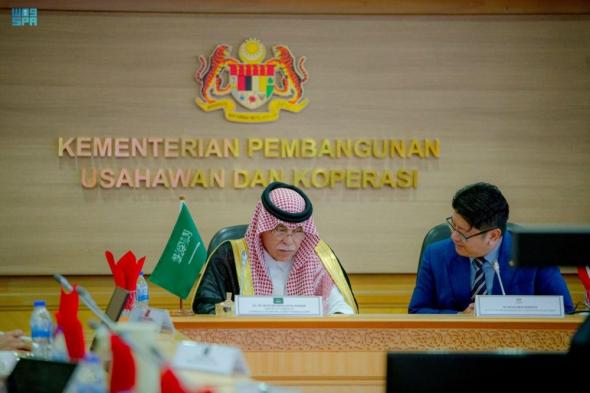 وزير التجارة يبحث تعزيز الشراكة الاقتصادية مع ماليزيا