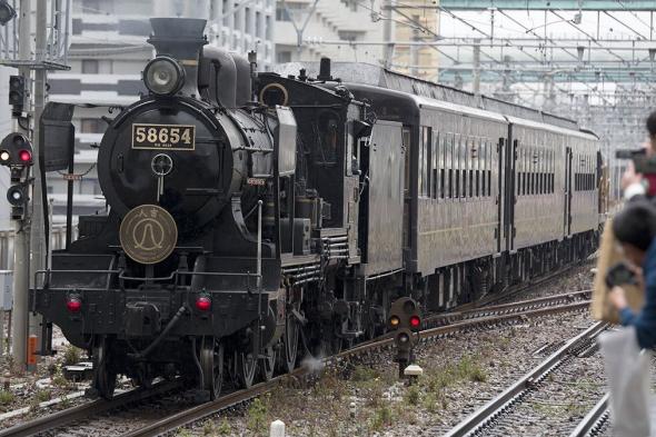 اليابان | بعد العمل لأكثر من 100 عام... أقدم قطار بخاري في اليابان يصل لمحطته الأخيرة