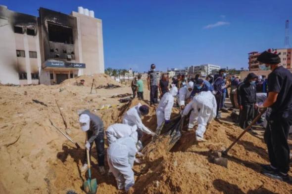 غزة.. انتشال 80 شهيدًا من المقابر الجماعية الثلاثة في مستشفى الشفاء