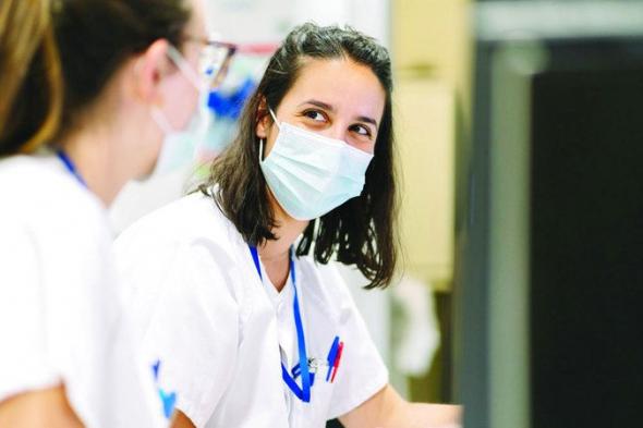 الامارات | انضمام دفعة من الممرضين والممرضات المواطنين إلى «دبي الصحية»
