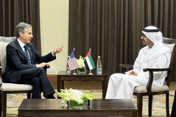 عبدالله بن زايد يلتقي بلينكن على هامش المؤتمر الدولي للاستجابة الإنسانية الطارئة في غزة