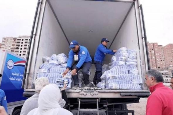 تنفيذا لتوجيهات الرئيس السيسي.. القوات المسلحة توزع عددا كبيرا من الحصص الغذائية بنصف الثمن