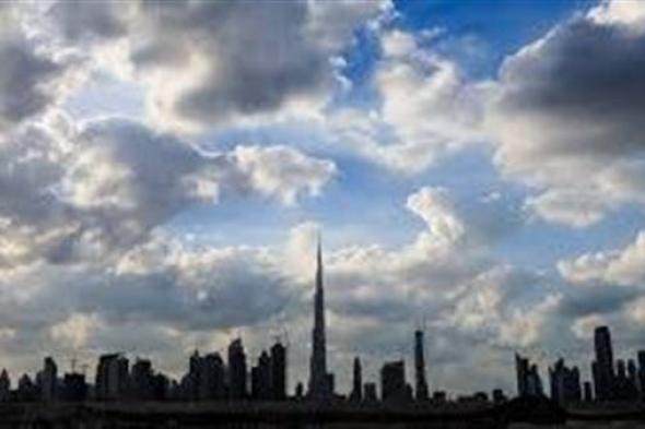 سحب منخفضة وضباب.. تفاصيل حالة الطقس بالإمارات اليوم