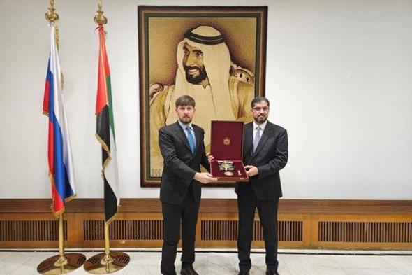 رئيس الدولة يمنح مساعد رئيس روسيا المعني بالمناخ وسام زايد الثاني من الطبقة الأولى