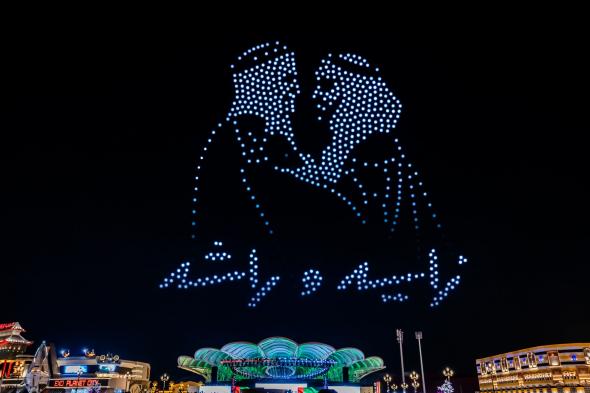 الامارات | بعرض طائرات درون تاريخي.. القرية العالمية تخلّد ذكرى الآباء المؤسّسين