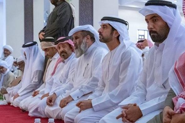 حمدان بن محمد يحضر تشييع جثمان علي مبارك آل فراج