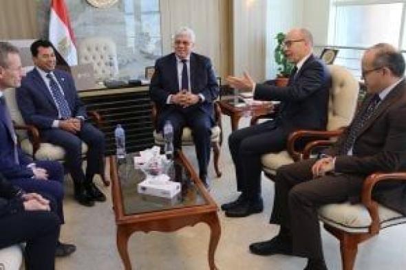 وزيرا التعليم العالي والشباب يعقدان اجتماعا مع رئيس الاتحاد الدولي للرياضة الجامعية