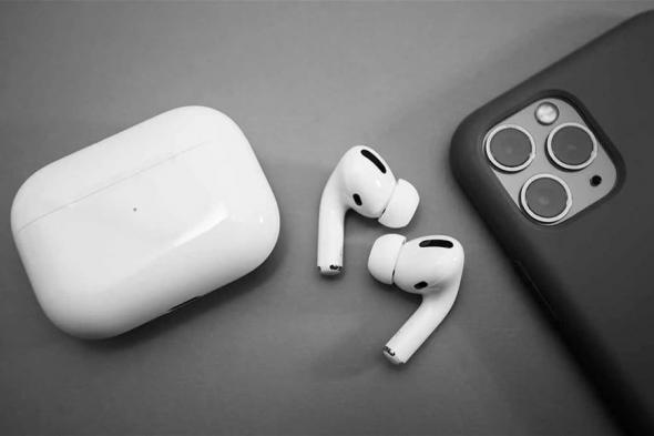 يفوق الخيال.. أبل تخطط لإضافة الترجمة الفورية في سماعات "AirPods"