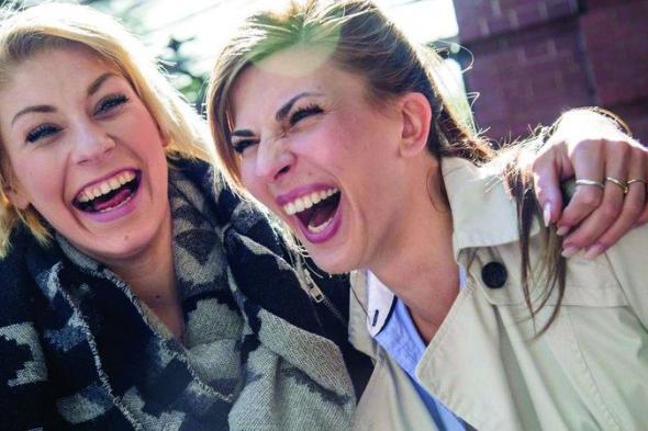 الامارات | الضحك.. سلاح لتقوية جهاز المناعة ومحاربة التوتر