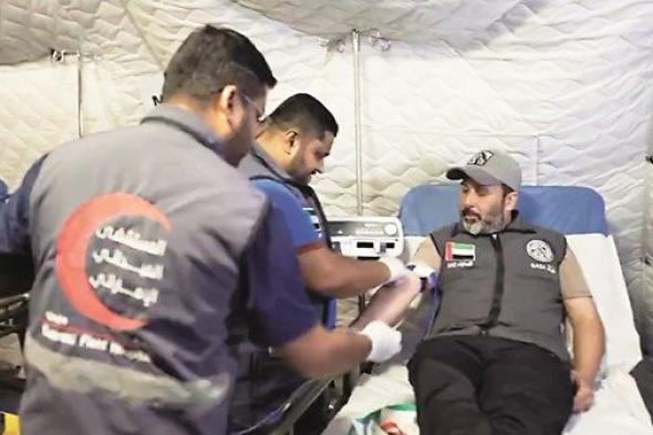 طاقم المستشفى الميداني الإماراتي يتبرع بالدم لدعم مصابي غزة
