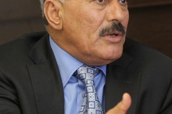 لاول مرة الحو ثي يرفع صورة الزعيم صالح ماذا حدث؟