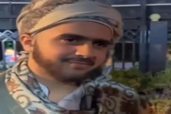 لن تصدق ...مواطن يمني يثير الذهول في صنعاء.. عمره 70 عاماً لكنه يبدو وكأنه في الـ28 "شاهد"