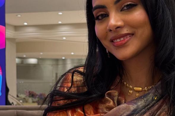 شاهد بالفيديو.. زوجة الحرس الشخصي لقائد الدعم السريع تعود بمقطع فيديو مثير مع أحد نجوم السوشيال ميديا وتطالبه بمشاركتها اللعب على “المرجيحة” (دورني أحسن ليك)